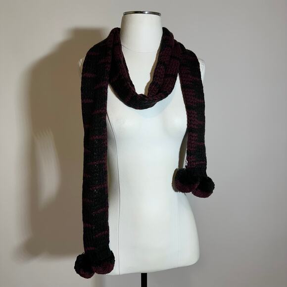 NWOT Libby Edelman Burgundy Black Long Knit Scarf & Beanie Set Pom Poms Winter - Picture 2 of 7
